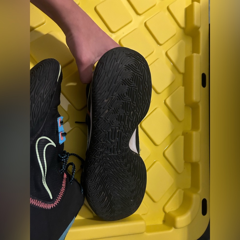 Kyrie 5 Flytrap - image 1